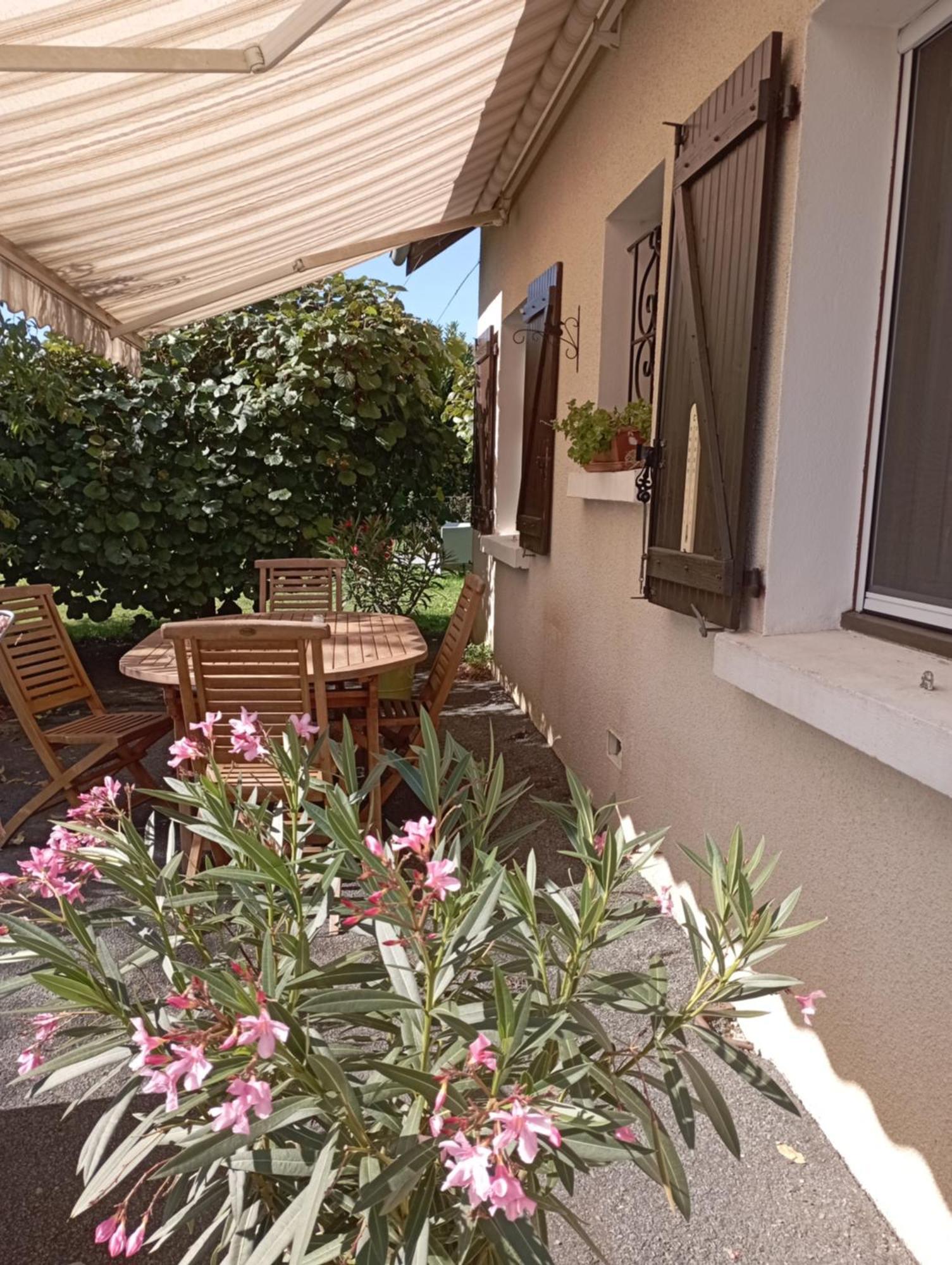 Le Gite De Margot Beyssac Exterior foto
